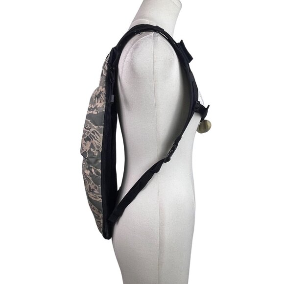 Code Alpha 3L ABU Chameleon Nylon Adjustable Strap Hydrapak Hydration Backpack - Picture 9 of 10